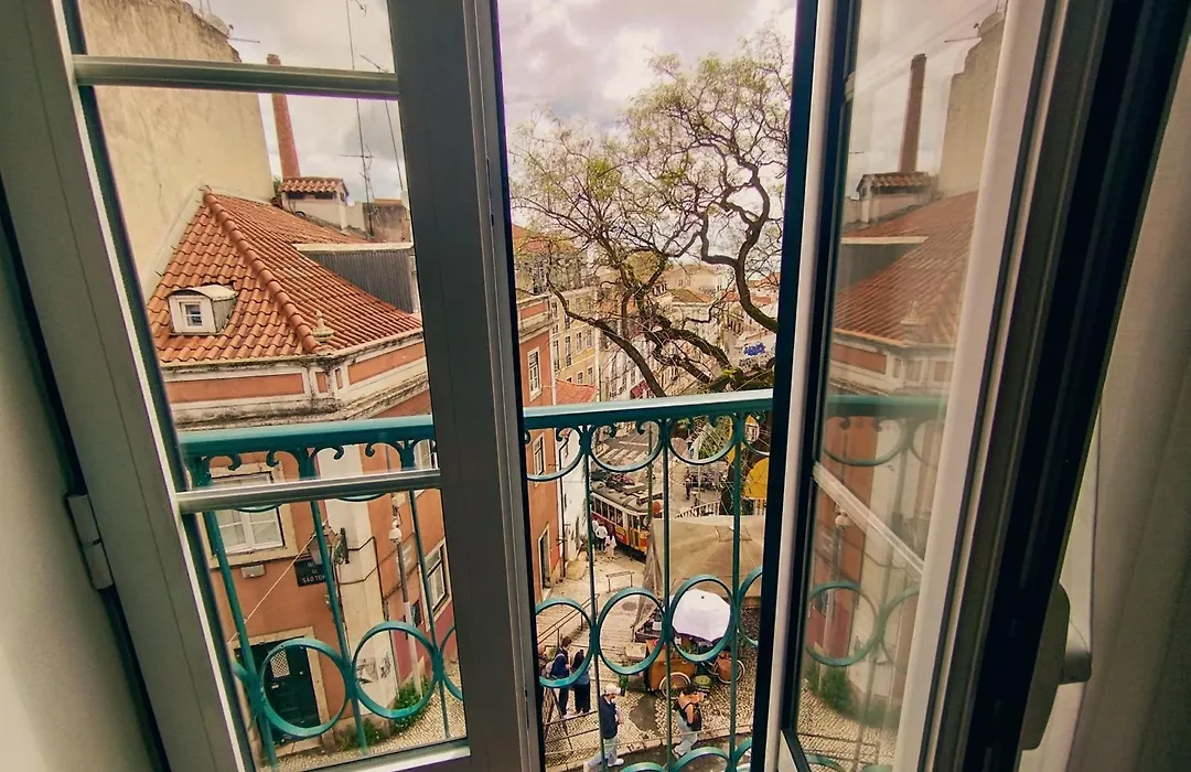 Theone Alfama-1