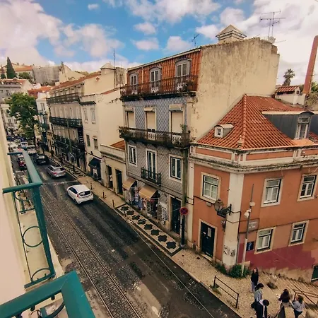 Theone Alfama-2